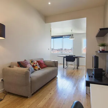 Lovelystay Modern Flat In Anjos *